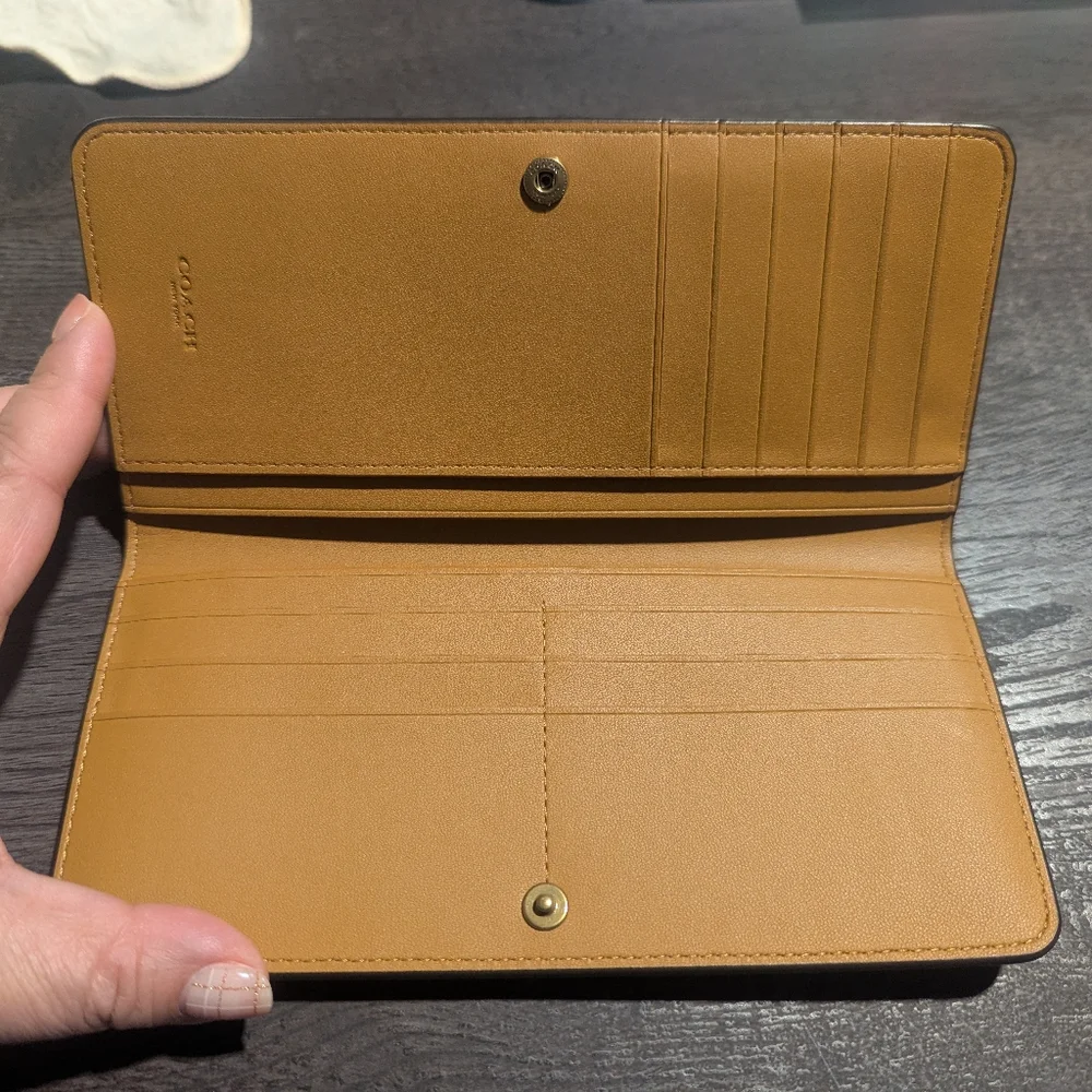 Coach Essential Slim white wallet with New York and Cherry Design - Picture 3 of 5